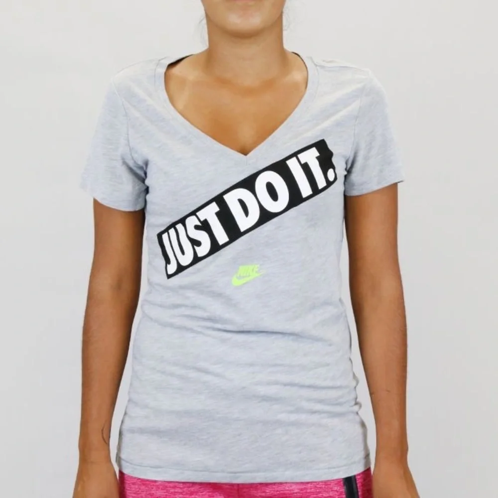 NWT Nike: Medium White Just Do It Logo Short Sleeve Round Neck Workout Tee